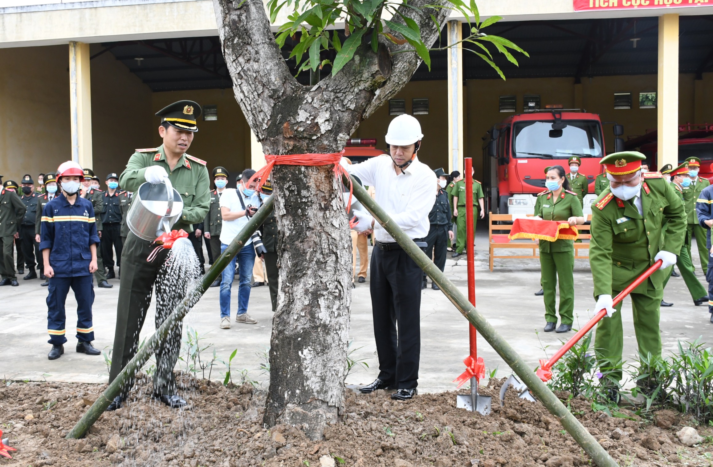 Tổ chức lễ phát động  thực hiện “Tết trồng cây đời đời nhớ ơn Bác Hồ”
